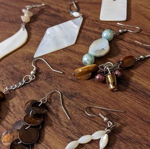 2/20$ Lot of mother of pearl and seashell single earrings
